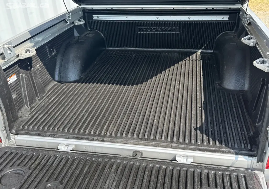Náhled: Plastová vložka / vana do korby Nissan Navara D23